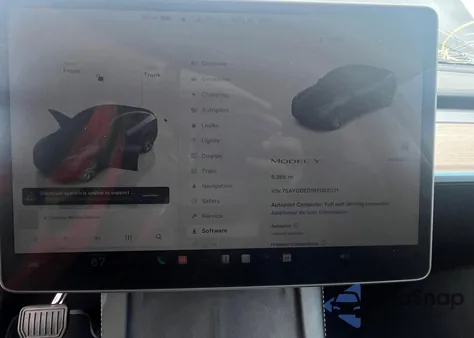 2024 Tesla Model Y z USA, uszkodzony, nr VIN 7SAYGDED1RF052031